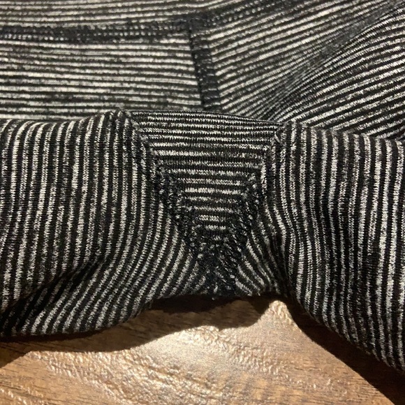 Old Navy workout capris - Picture 3 of 8